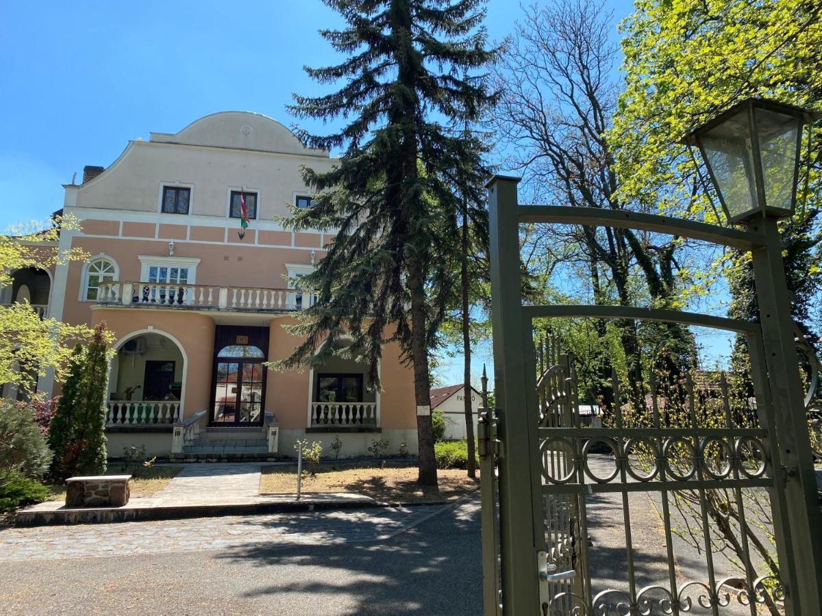 שיופוק Gosztonyi Villa מראה חיצוני תמונה