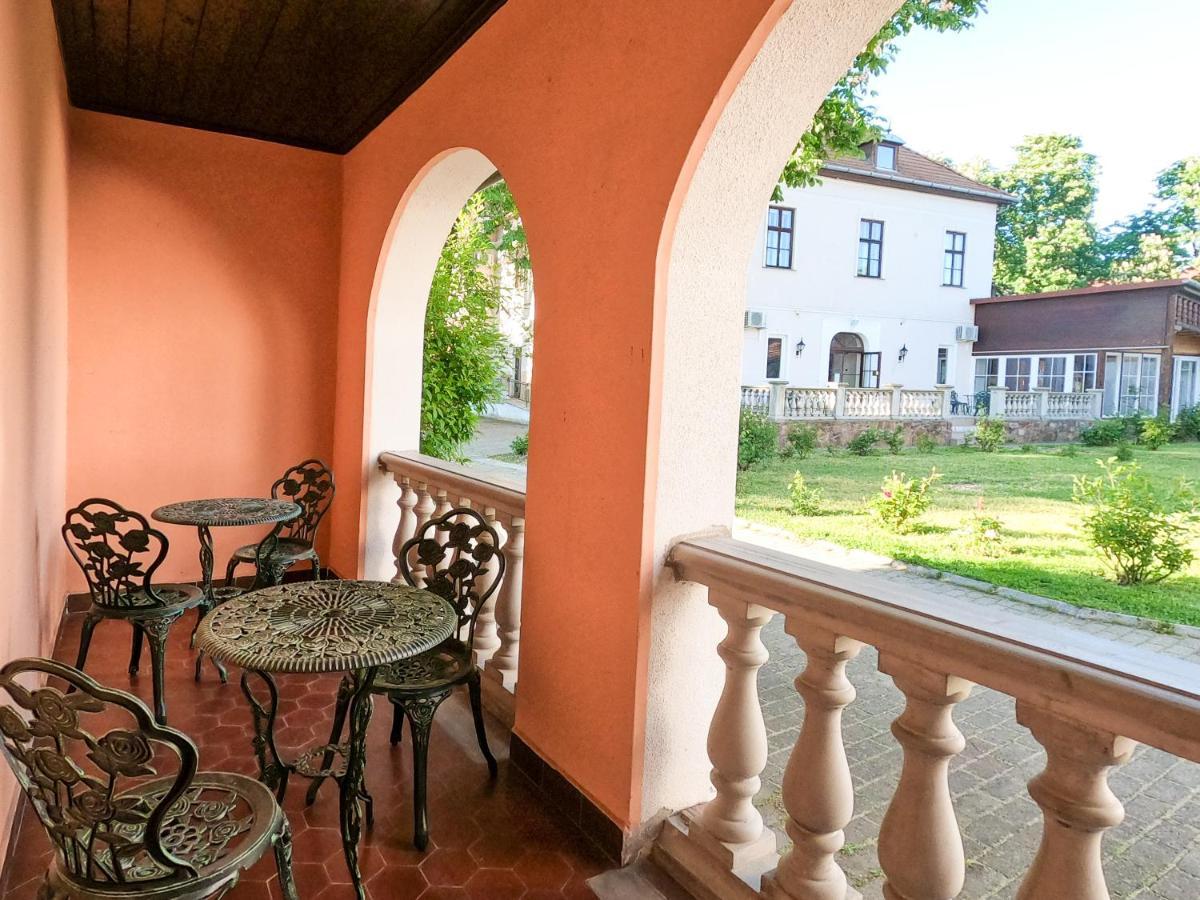 שיופוק Gosztonyi Villa מראה חיצוני תמונה