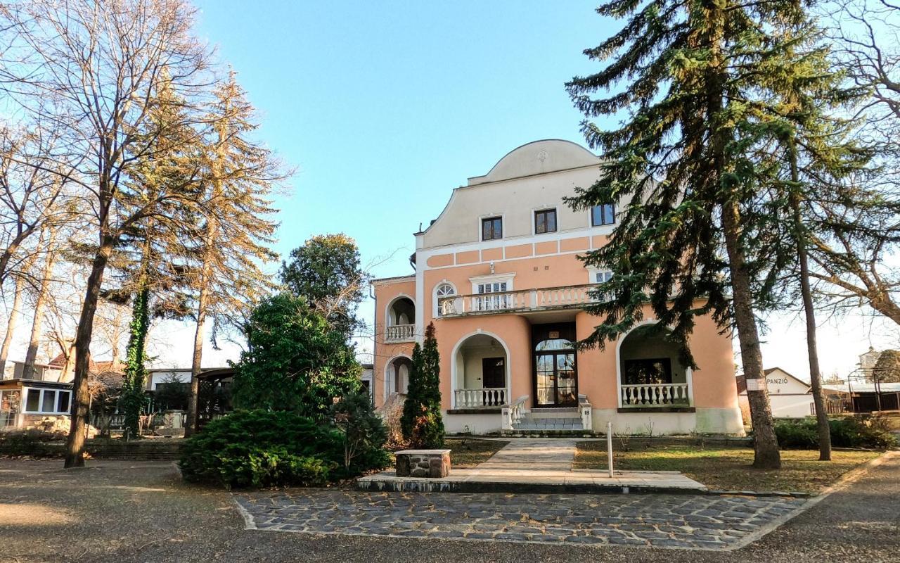 שיופוק Gosztonyi Villa מראה חיצוני תמונה