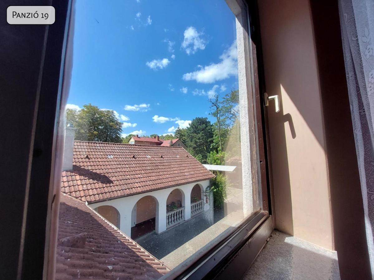 שיופוק Gosztonyi Villa מראה חיצוני תמונה