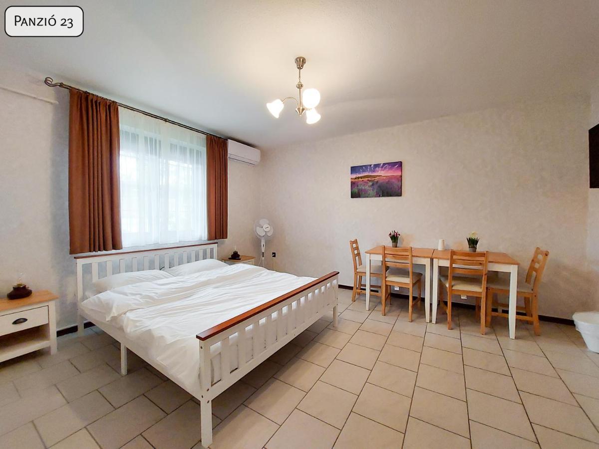 שיופוק Gosztonyi Villa מראה חיצוני תמונה