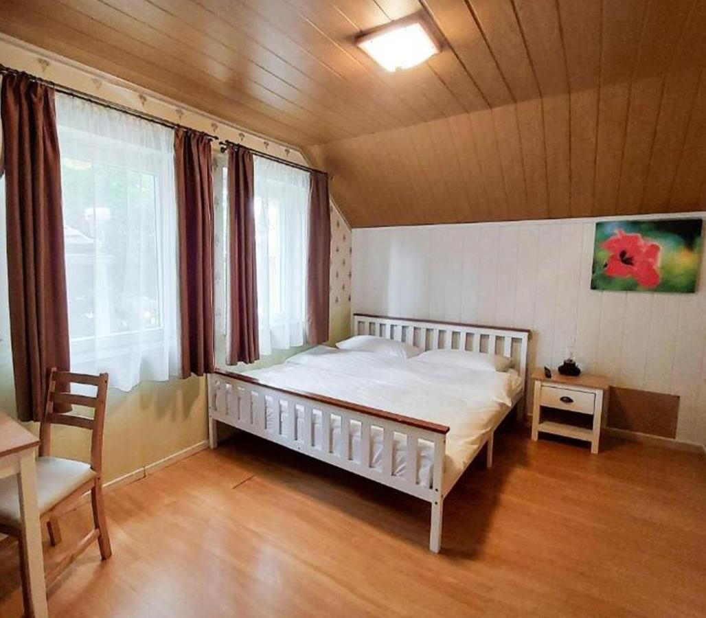 שיופוק Gosztonyi Villa מראה חיצוני תמונה